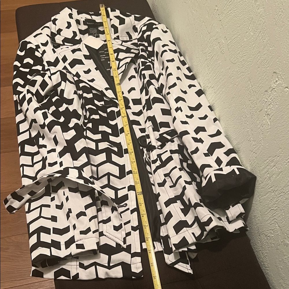# 0996+ Stylish Abstract Chevron Black & White Women's Jacket “31 X 21” - Picture 3 of 5